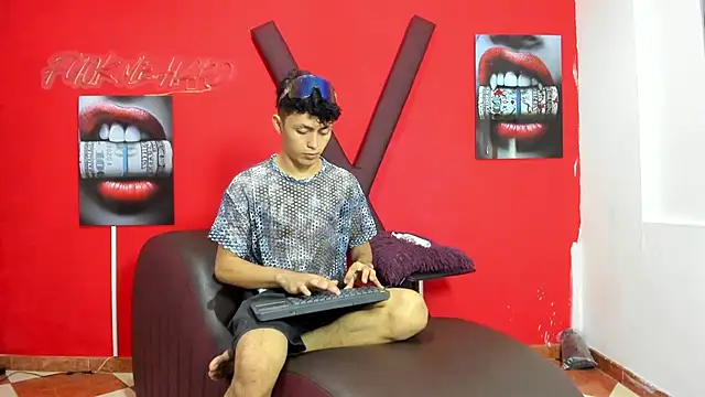 CAT LOVE1 online show from May 15, 2026, 12:30 am