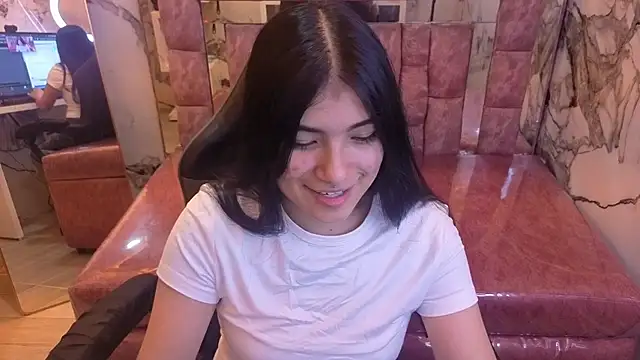 Snapshot of alesia_v_v chatting on July 5, 2026, 1:07 pm alesia v v online show from July 5, 2026, 1:07 pm