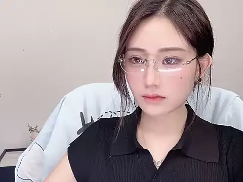  222Mia online show from May 11, 2026, 5:31 am