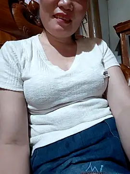 Snapshot of -Trici- chatting on June 19, 2026, 10:32 am -Trici- online show from June 19, 2026, 10:32 am