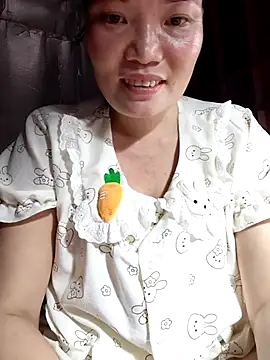 Snapshot of -Trici- chatting on June 11, 2026, 3:42 pm -Trici- online show from June 11, 2026, 3:42 pm