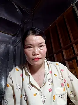 Snapshot of -Trici- chatting on June 3, 2026, 7:31 am -Trici- online show from June 3, 2026, 7:31 am
