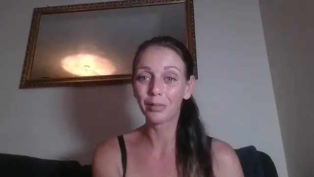Snapshot of LouiseLovell chatting on July 23, 2026, 9:11 pm LouiseLovell online show from July 23, 2026, 9:11 pm