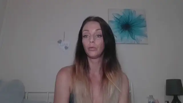 Snapshot of LouiseLovell chatting on July 28, 2026, 5:59 am LouiseLovell online show from July 28, 2026, 5:59 am