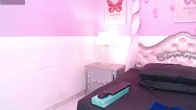 TaniaPierce online show from June 25, 2026, 12:10 pm