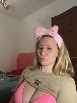 AllisonLove2 online show from July 13, 2026, 7:35 pm