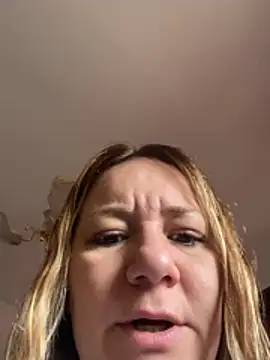 AllisonLove2 online show from July 18, 2026, 2:03 pm