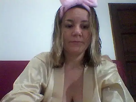 AllisonLove2 online show from June 10, 2026, 2:46 am