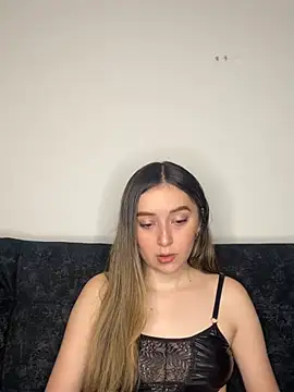 Sarisloves online show from August 6, 2026, 1:00 am