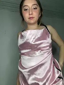 Sarisloves online show from June 14, 2026, 2:24 am