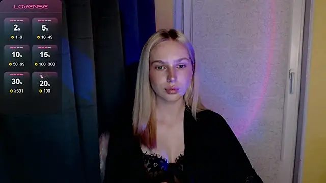 Snapshot of MichelleVelour chatting on May 12, 2026, 5:52 pm MichelleVelour online show from May 12, 2026, 5:52 pm