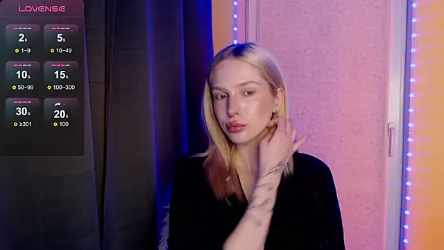 Snapshot of MichelleVelour chatting on May 11, 2026, 5:32 pm MichelleVelour online show from May 11, 2026, 5:32 pm