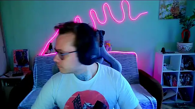 MeLanXolik online show from May 12, 2026, 2:34 pm