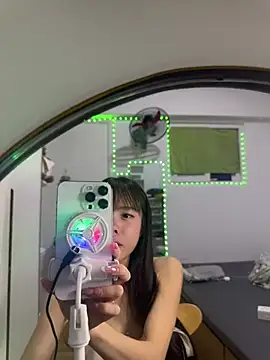 Lov3lily online show from June 10, 2026, 4:41 pm