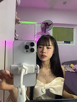Lov3lily online show from June 8, 2026, 10:16 am