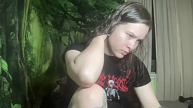 mo0ngoddess online show from February 1, 2026, 4:33 am