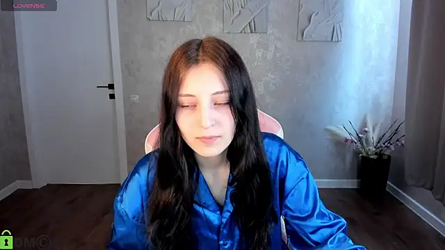 Tracey Gill online show from June 1, 2026, 1:17 am