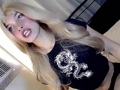Lily holly online show from June 4, 2026, 12:15 am