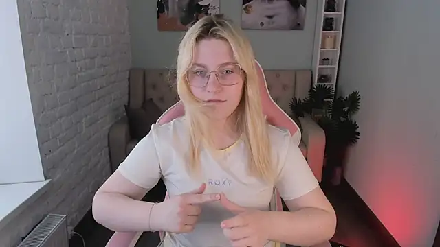 StellaVanilla online show from June 7, 2026, 12:32 pm