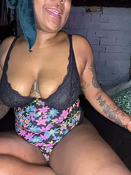 angelbby  online show from May 26, 2026, 3:43 pm