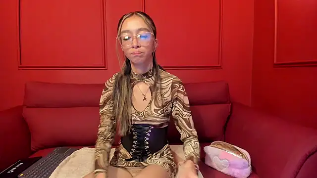 HannaCarttier  online show from May 27, 2026, 12:23 pm