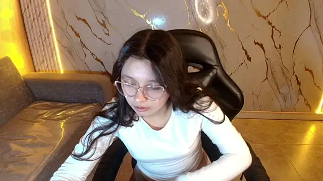 HoneyDoll tf online show from June 1, 2026, 1:11 pm