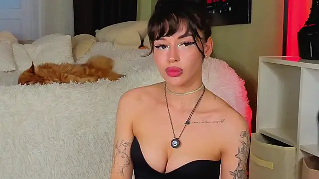Regina Amour online show from June 22, 2026, 7:33 pm