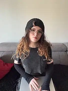 cutypiefull online show from May 12, 2026, 10:38 pm