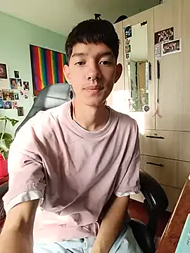 sexy-noah111 online show from May 12, 2026, 9:54 pm