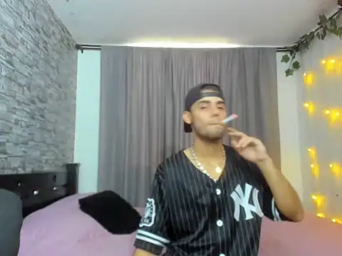 AlexBunny  online show from May 20, 2026, 6:49 pm