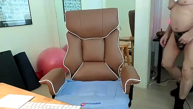 hotdadbod online show from November 20, 2025, 9:36 pm