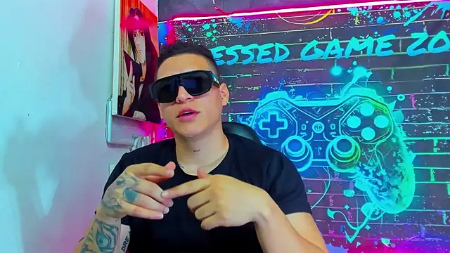 lucassimone  online show from June 3, 2026, 2:07 pm