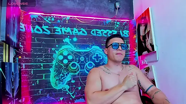 lucassimone  online show from June 2, 2026, 1:38 am