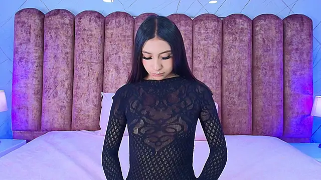 ZenyaVirelli online show from June 9, 2026, 7:59 pm