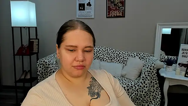 DianaKristol online show from May 17, 2026, 5:35 pm