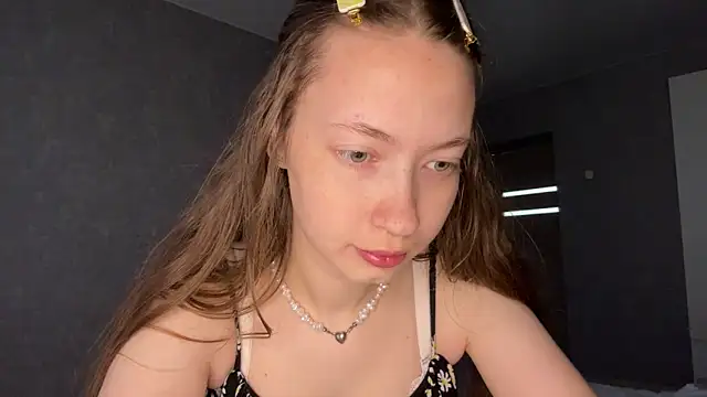 Emily Mur  online show from June 4, 2026, 5:01 am