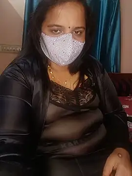 Snapshot of pirainilla chatting on June 12, 2026, 5:32 pm pirainilla online show from June 12, 2026, 5:32 pm
