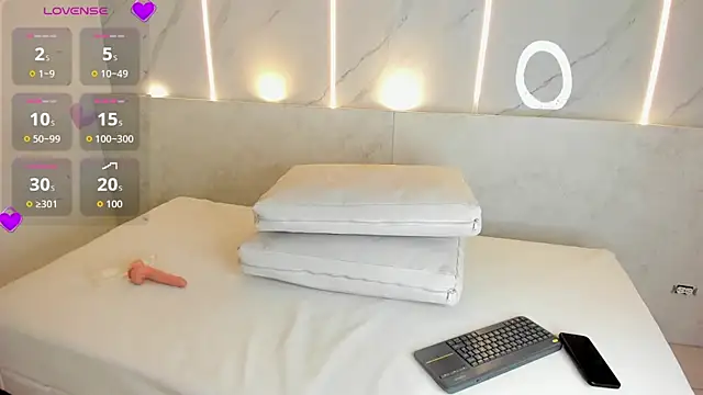 melanie dusk online show from June 11, 2026, 3:36 am