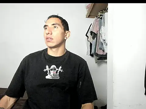 aquiles04 online show from May 23, 2026, 2:32 am