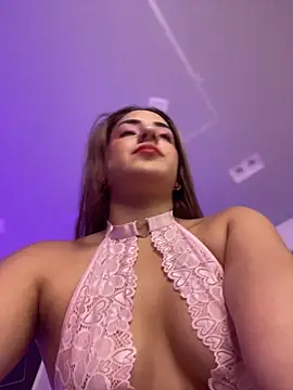 Snapshot of Bella-Saint chatting on July 21, 2026, 9:38 pm Bella-Saint online show from July 21, 2026, 9:38 pm