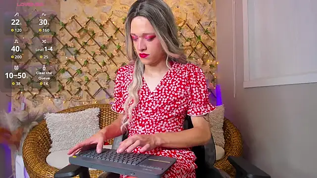 SamanthaDiiamond online show from May 25, 2026, 9:13 pm