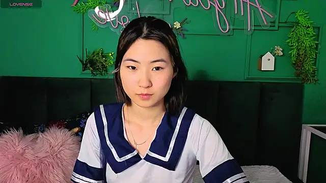 Runi Asian online show from May 28, 2026, 1:02 am
