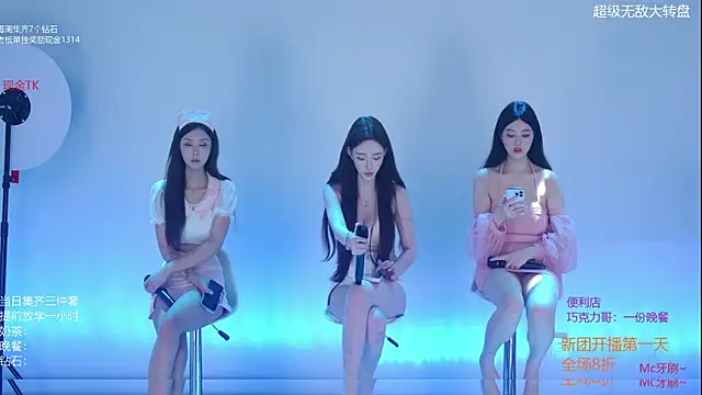 Velvet-Girls111 online show from May 21, 2026, 7:28 am
