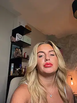 Snapshot of CharlottemilfUKx chatting on May 28, 2026, 11:10 pm CharlottemilfUKx online show from May 28, 2026, 11:10 pm