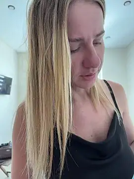 Snapshot of AnnaMist_ chatting on July 20, 2026, 5:04 am AnnaMist online show from July 20, 2026, 5:04 am