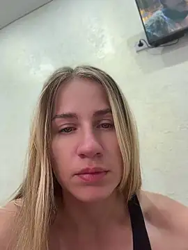Snapshot of AnnaMist_ chatting on July 12, 2026, 8:20 pm AnnaMist online show from July 12, 2026, 8:20 pm