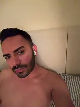ylnut58 online show from May 13, 2026, 7:32 pm