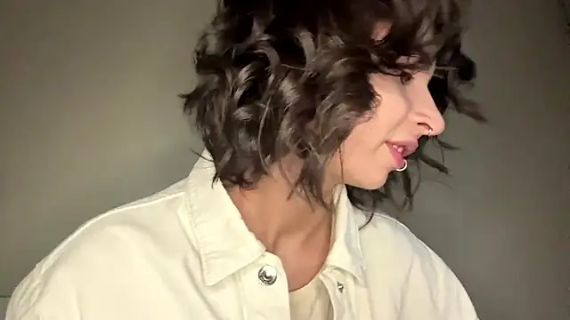 JessiaRuezga online show from May 20, 2026, 1:41 pm