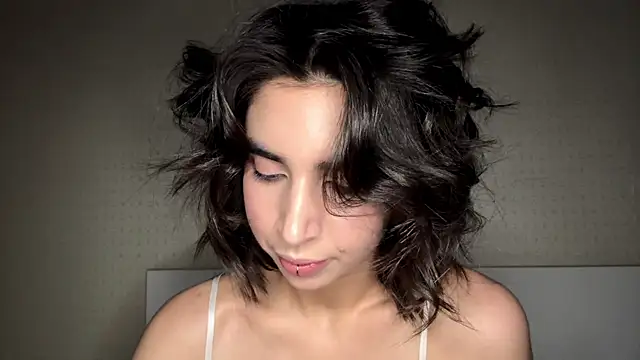 JessiaRuezga online show from June 4, 2026, 11:37 am