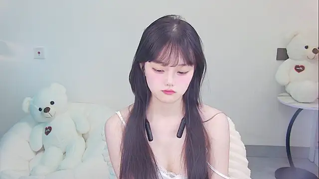 Evil-Bunny007 online show from May 20, 2026, 10:56 am